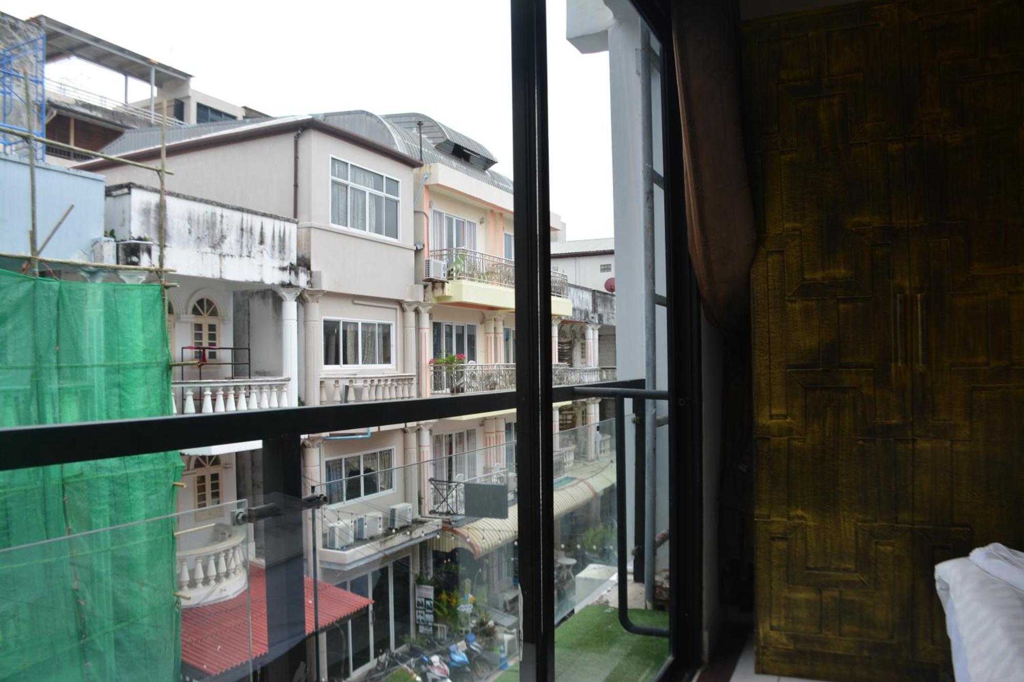 فندق Beachwalk Patong المظهر الخارجي الصورة